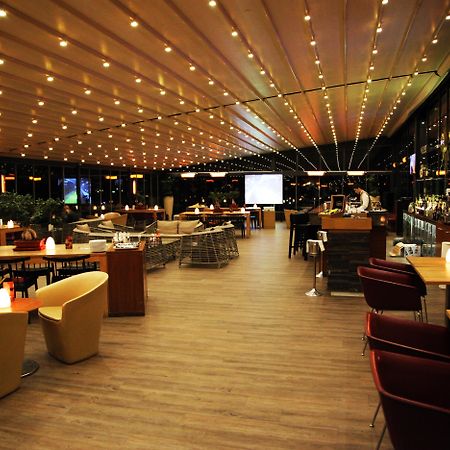 Sheraton Istanbul Atakoy Hotel Kültér fotó The interior of the lounge