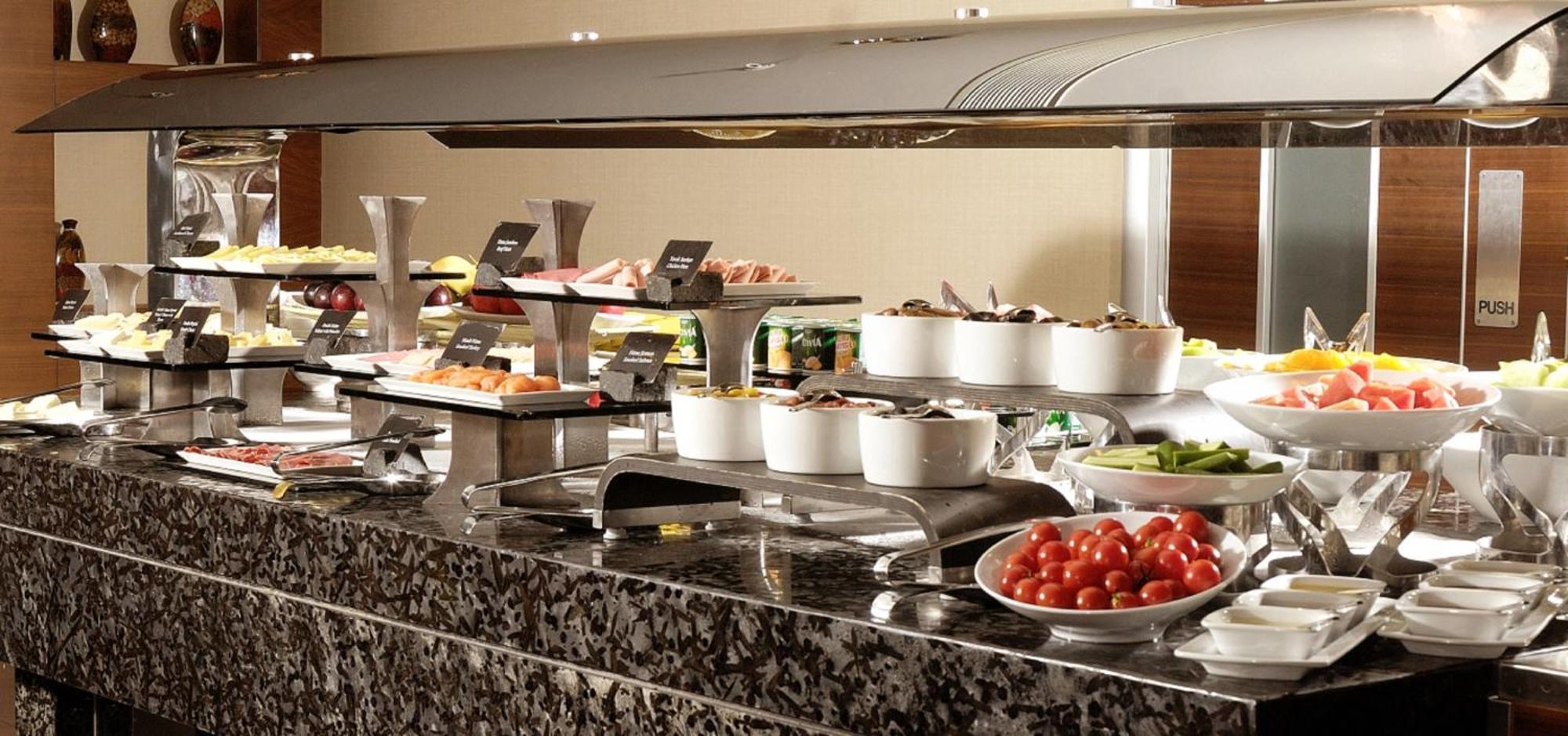 Sheraton Istanbul Atakoy Hotel Kültér fotó A buffet