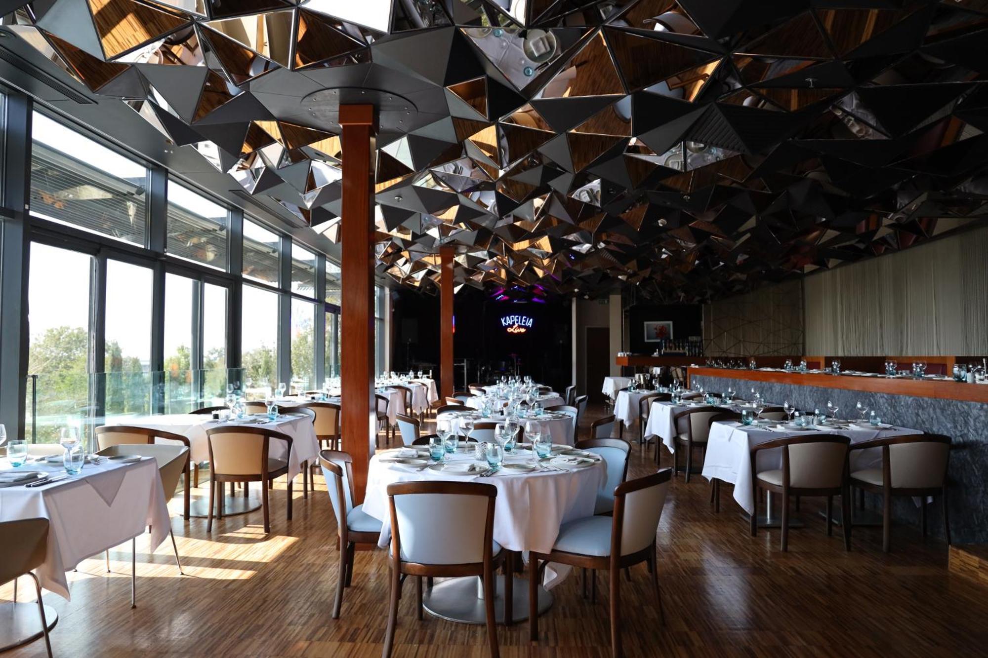 Sheraton Istanbul Atakoy Hotel Kültér fotó Restaurant "360"