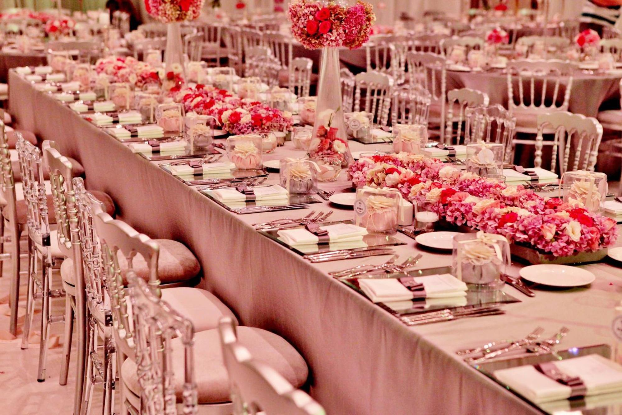 Sheraton Istanbul Atakoy Hotel Kültér fotó A table set for a formal dinner