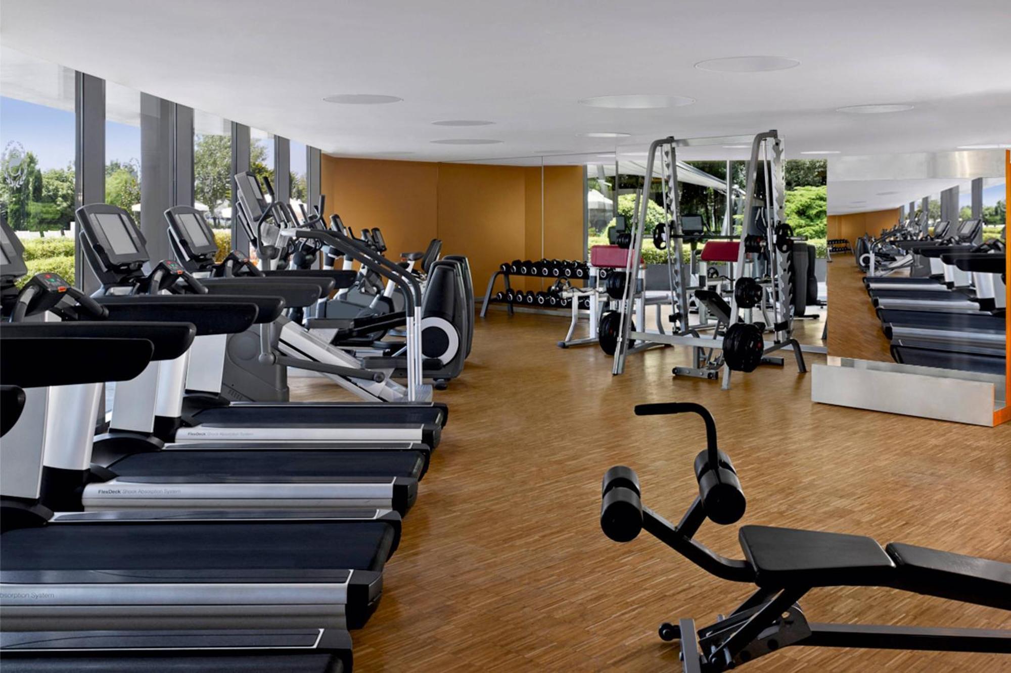 Sheraton Istanbul Atakoy Hotel Kültér fotó The gym at the Westin