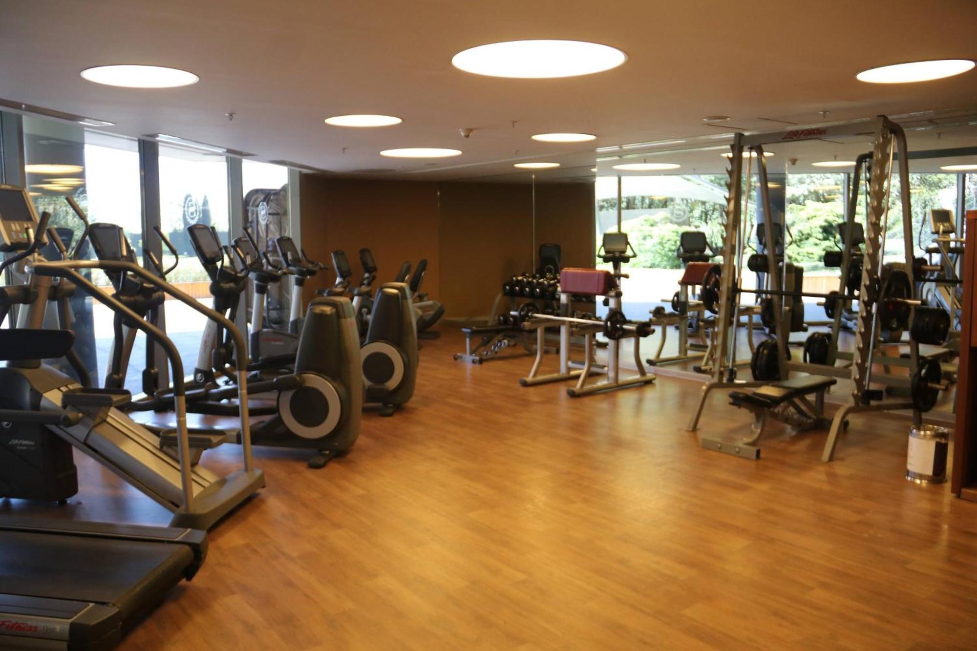 Sheraton Istanbul Atakoy Hotel Kültér fotó The gym at the hotel