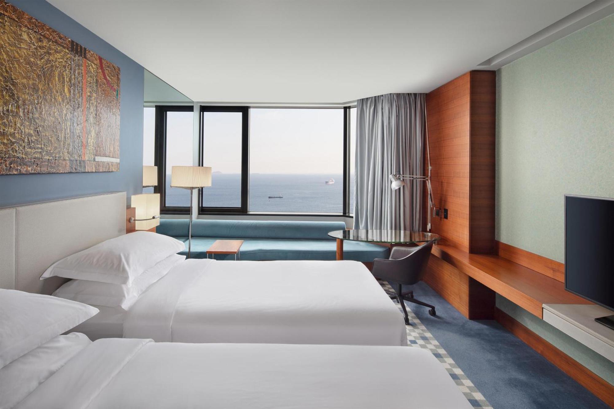 Sheraton Istanbul Atakoy Hotel Kültér fotó A room at the hotel