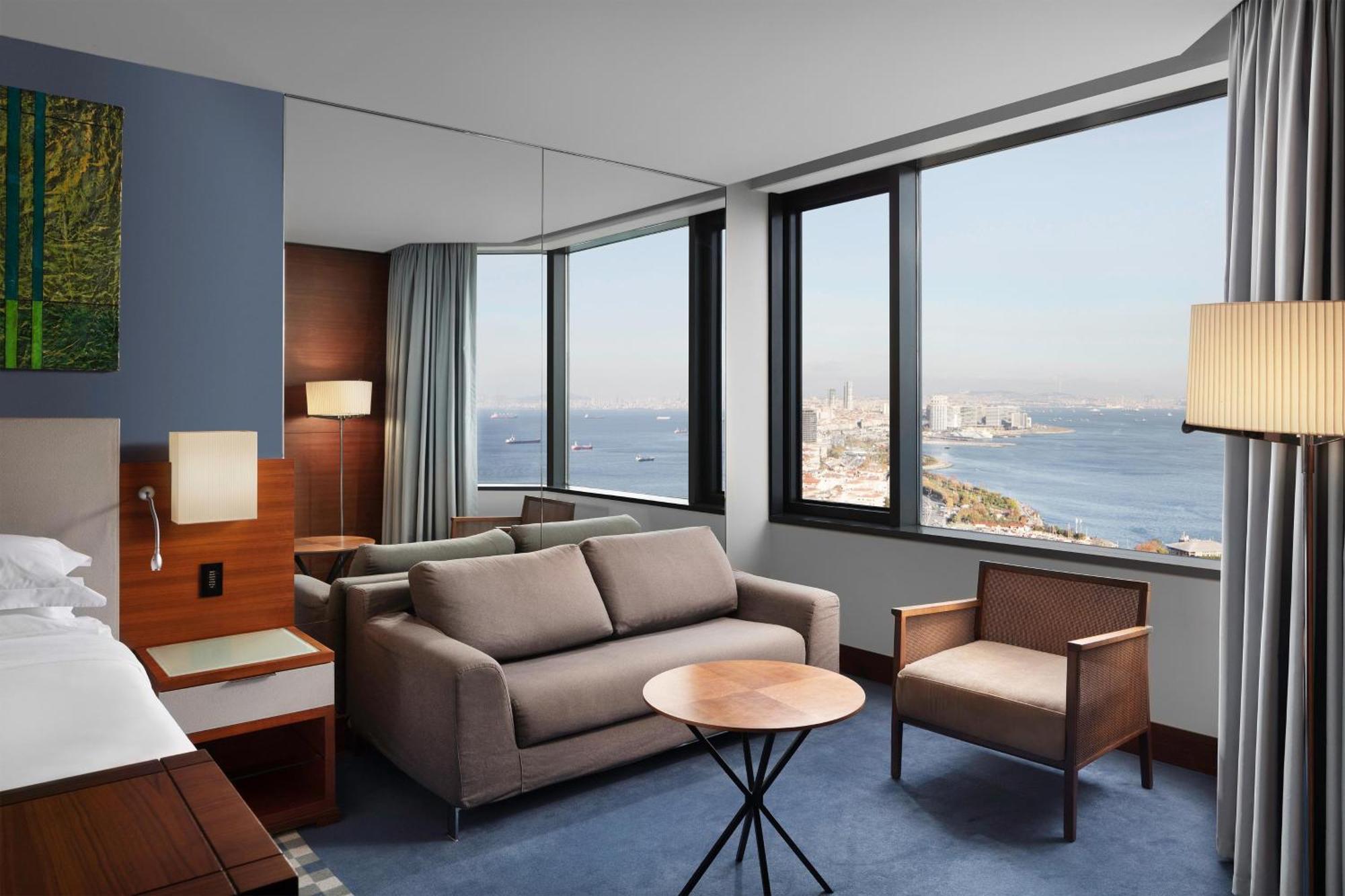 Sheraton Istanbul Atakoy Hotel Kültér fotó A room at the hotel